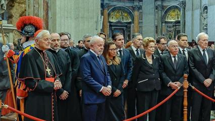 Brasil presta homenagens no funeral do Papa Francisco no Vaticano
