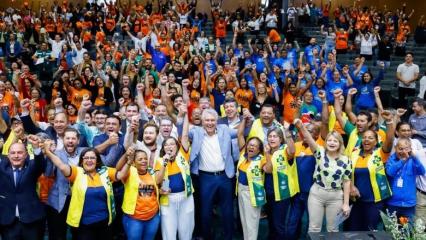 Caiado recebe homenagem por apoio aos agentes de saúde em Goiás