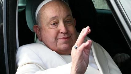 Papa Francisco tem mostrado melhora gradual, mas seu estado de saúde continua sendo considerado complexo